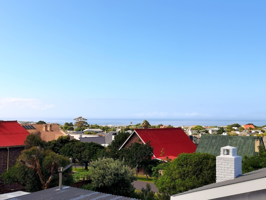 6 Bedroom Property for Sale in Onrus Western Cape